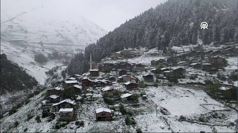 Mayıs ayının ortasında karla mücadele sürüyor - Resim: 22